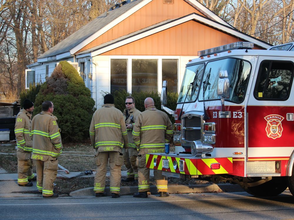 Sarnia firefighters rescue victim through window of burning house | The ...