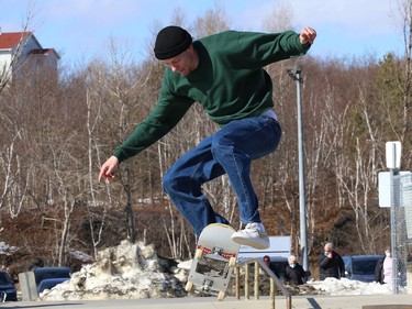 Bryce Patterson works on his skateboarding skills at the Minnow Lake Skate Park in Sudbury, Ont. on Thursday March 11, 2021. John Lappa/Sudbury Star/Postmedia Network