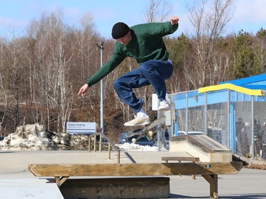 Bryce Patterson works on his skateboarding skills at the Minnow Lake Skate Park in Sudbury, Ont. on Thursday March 11, 2021. John Lappa/Sudbury Star/Postmedia Network