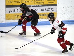 TMHI’s Lightning bantam girls played a 3-on-3 hockey game Sunday at the Kinsmen Memorial Arena. (Chris Abbott/Norfolk and Tillsonburg News)