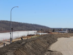 A temporary clay berm runs along Prairie Loop Boulevard in downtown Fort McMurray as the municipality prepares for river breakup on Thursday, April 15, 2021. Laura Beamish/Fort McMurray Today/Postmedia network