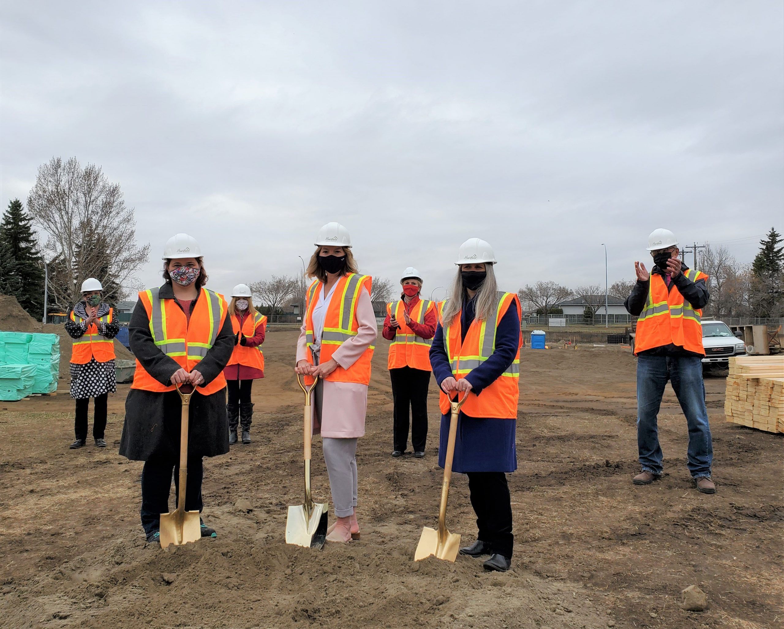Heartland Housing, Robin Hood Association, and City celebrate ground
