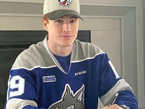 Defenceman Payton Robinson has committed to the Sudbury Wolves.