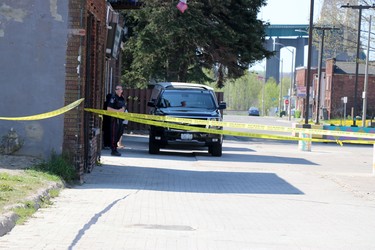 Sault Ste. Marie Police Service investigate a homicide on James Street on Tuesday, May 18, 2021 in Sault Ste. Marie, Ont. (BRIAN KELLY/THE SAULT STAR/POSTMEDIA NETWORK)