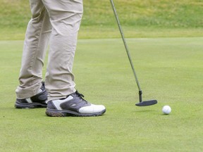 Making a putt at Fanshawe Golf Course in London. (Derek Ruttan/The London Free Press)