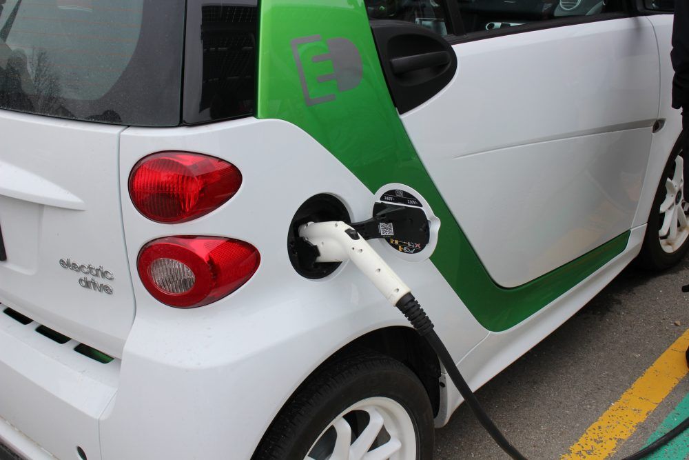 Canada to ban sale of new fuelpowered cars and light trucks from 2035 Grande Prairie Daily