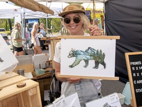 Nikki Goodwin sells her art at the Mountain Market at Elevation Place on July 1. photo by Pam Doyle/www.pamdoylephoto.com