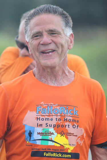 Rick Fall wraps up his cross-country run on Saturday, Aug. 7, 2021 in Sault Ste. Marie, Ont. (BRIAN KELLY/THE SAULT STAR/POSTMEDIA NETWORK)