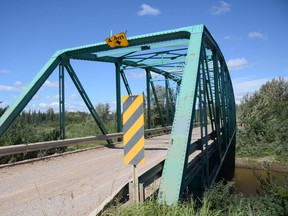 The Rio Grande Bridge crosses the Redwillow River south of Rio Grande.