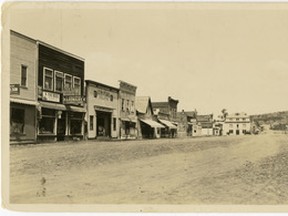 75.636.9 – Peace River sometime in the 1920s or 30s, certainly before 1948, when Rolland and Thelma Smith arrived. Note the McNamara Hotel, on the west side of Main Street, in which the Smiths stayed on their arrival. The “Mac” was first built in 1914, although fires over the years, including one in 1919, necessitated several rebuildings. The Peace Hotel may be seen at north end of street.