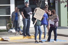 An anti-masking protest was held outside of the EIPS building at 683 Wye Road on Thursday morning, August 26. At its peak, it’s estimated about 200 people attended. Travis Dosser/News Staff