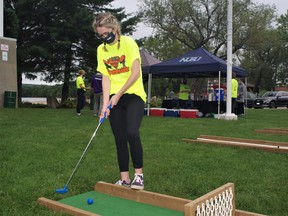 Sarah Pecoskie-Schweir tees it up for the Nipissing University Student Union Shine Day, Saturday. NUSU set up shop at the Kiwanis Bandshell as the students raised money for research into Cystic Fibrosis.
Rocco Frangione Photo