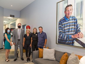 Hamilton artist Christina Sealey (left) and Brantford mayor Kevin Davis join Gretzky family members Diana (Keith's wife, centre), Avery (Brent Gretzky's daughter) and Glen Gretzky after Sealey's portrait of Walter Gretzky was unveiled on Wednesday August 25, 2021 in the lobby of the Walter Gretzky Municipal Golf Course, Banquet and Learning Centre in Brantford, Ontario. Brian Thompson/Brantford Expositor/Postmedia Network