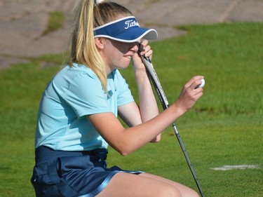 Abigail Dove gets in some time on the practice green at the Brockville Country Club before round one of the Ontario Junior Girls Golf Championship on Monday.
Tim Ruhnke/The Recorder and Times