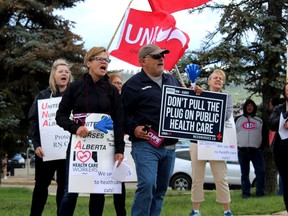 Nurses and supporters picket outside the Northern Lights Regional Health Centre on Wednesday, August 11, 2021. Laura Beamish/Fort McMurray Today/Postmedia Network