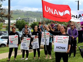 Nurses and supporters picket outside the Northern Lights Regional Health Centre on Wednesday, August 11, 2021. Laura Beamish/Fort McMurray Today/Postmedia Network