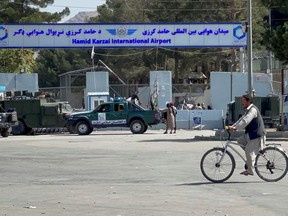 Taliban stand at the entrance gate of Hamid Karzai International airport while Taliban forces block the roads around the airport after yesterday's explosions in Kabul, Afghanistan August 27, 2021. REUTER/Stringer NO RESALES. NO ARCHIVES