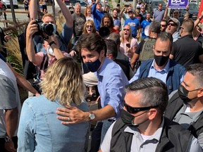 Federal Liberal leader Justin Trudeau paid an unannounced campaign visit to Brantford Monday. There, he was greeted by hundreds of angry protesters, many of them upset with ongoing public health measures related to the COVID-19 pandemic. When Trudeau got off his campaign bus, he was greeted by the Liberal candidate in Brantford-Brant Alison Macdonald. – Monte Sonnenberg