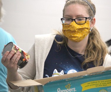 Paige Nash sorts food during St.Vincent Place's Big Blue Food Drive on Saturday, Sept. 25, 2021 in Sault Ste. Marie, Ont. (BRIAN KELLY/THE SAULT STAR/POSTMEDIA NETWORK)