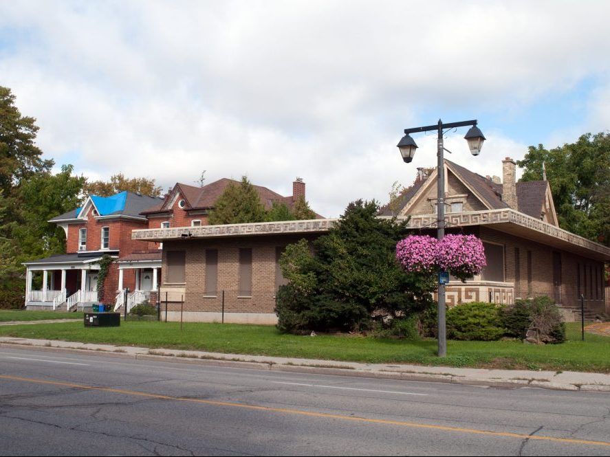 Stratford city council backs controversial Ontario Street development