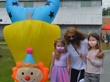 Autumn Witteveen, Paula Tozer and Mayson Witteveen pose with a hand-standing clown during the in-person portion of the 2021 Spencerville Fair on Saturday.
Tim Ruhnke/The Recorder and Times