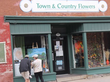 Checking out a WOW 2021 display. Photo on Saturday, September 11, 2021, in Alexandria, Ont. Todd Hambleton/Cornwall Standard-Freeholder/Postmedia Network