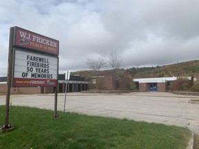 The Near North District School Board announced Venasse Building Group Inc. of North Bay has been awarded a $17.5-million contract to build a new elementary school at the site of the former W.J. Fricker public school on Giroux Street.