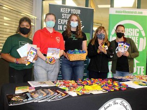 TSI (Thames Students Inc.), the student government at the Chatham Campus of St. Clair College, is taking part in Mental Health Awareness Month, working in partnership with the United Way of Chatham-Kent and Music for the Mind. Seen Oct. 6 with various booklets, stress balls and bracelets being given away are, from left, Kendra Lall, TSI vice-president, Stephanie MacRae, TSI director, Hannah Lacroix, TSI president, Margery Muharren with the United Way, and Elisha Banks, founder of Music for the Mind. Ellwood Shreve/Postmedia Network