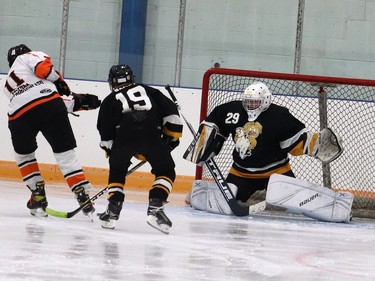 The Hanna Bantam Colts hosted Oyen on Oct. 22. The game was close initially however the Colts pulled away in the second period leaving the game with a 4-2 win over the visiting team. The Bantams next home game will be Nov. 6 against Brooks at 4 p.m. Jackie Irwin/Postmedia