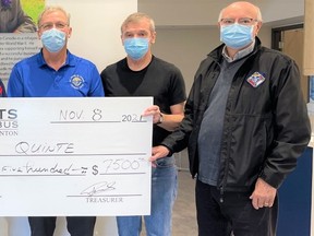 From left, Tom Painter, Dave Courneya, Bruce Bellefeuille (grand knight, Knights of Columbus 
Council 2438), Sandi Ramsay (donor relations and communications manager, Hospice Quinte), Pete 
Van dulaak, Mike MacNeil, and Ed Lombardi.