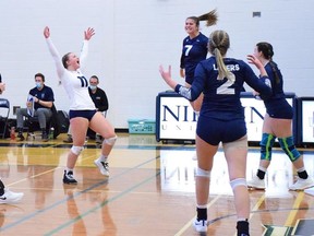 Nipissing Women's volleyball team sweep Ryerson Nov 27-2021 Photo by Spencer Anderson.