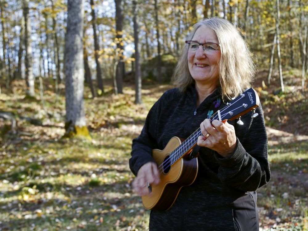 Online ukulele class part of new musical program for seniors Cornwall