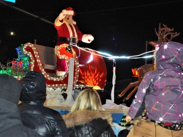 Second Street was lined up with many local children hoping to get a glimpse of Father Christmas on Saturday November 20, 2021 in Cornwall, Ont. Francis Racine/Cornwall Standard-Freeholder/Postmedia Network