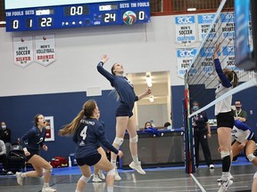 The Keyano Huskies women's team tries to close the gap against the University King's in the third set on Saturday, November 13, 2021. Photo by Justin Hardy/Outside Optix