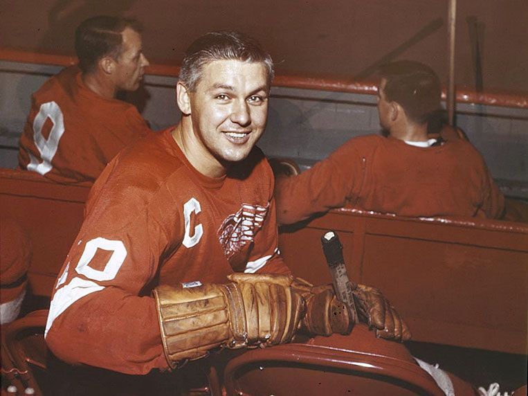 Red Wings Retire Red Kelly's Jersey at Little Caesars Arena 