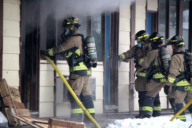 Firefighters respond to a fire in a room at The Canuck, 410 Pim St., on Thursday, Dec. 30, 2021. (BRIAN KELLY/THE SAULT STAR/POSTMEDIA NETWORK)