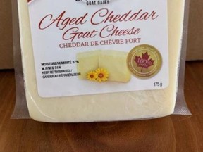 Aged Cheddar Goat Cheese, 175 g - front