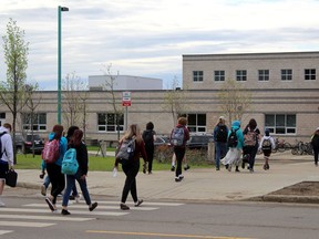 Students walk to Ecole McTavish on Monday, May 31, 2021. Laura Beamish/Fort McMurray Today/Postmedia Network ORG XMIT: POS2106011230289539