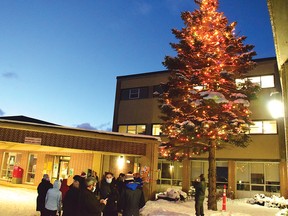 Photo by KEVIN McSHEFFREY/THE STANDARD
Because of the pandemic only a few people gathered for the annual lighting of the Tree of Lights at the St. Joseph’s General Hospital in Elliot Lake on Dec. 8. The Tree of Lights raises fund for the hospital.