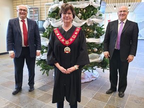 Laurentian Valley Reeve Debbie Robinson was recently sworn in for her third term as Renfrew County warden. Renfrew Reeve Peter Emon (left) seconded the nomination motion and it was moved by Admaston/Bromley Mayor Michael Donahue.