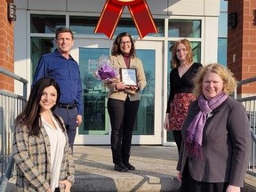 Stephanie Porter (centre) is the recipient of the 2021 Jack Ross Memorial Award. She was joined at the plaque ceremony by (clockwise, from bottom left) society executive director Tina Diamond, board chair Dan Molinaro, Woodstock Art Gallery education assistant Deanna Logan and gallery curator Mary Reid. 
SUBMITTED PHOTO