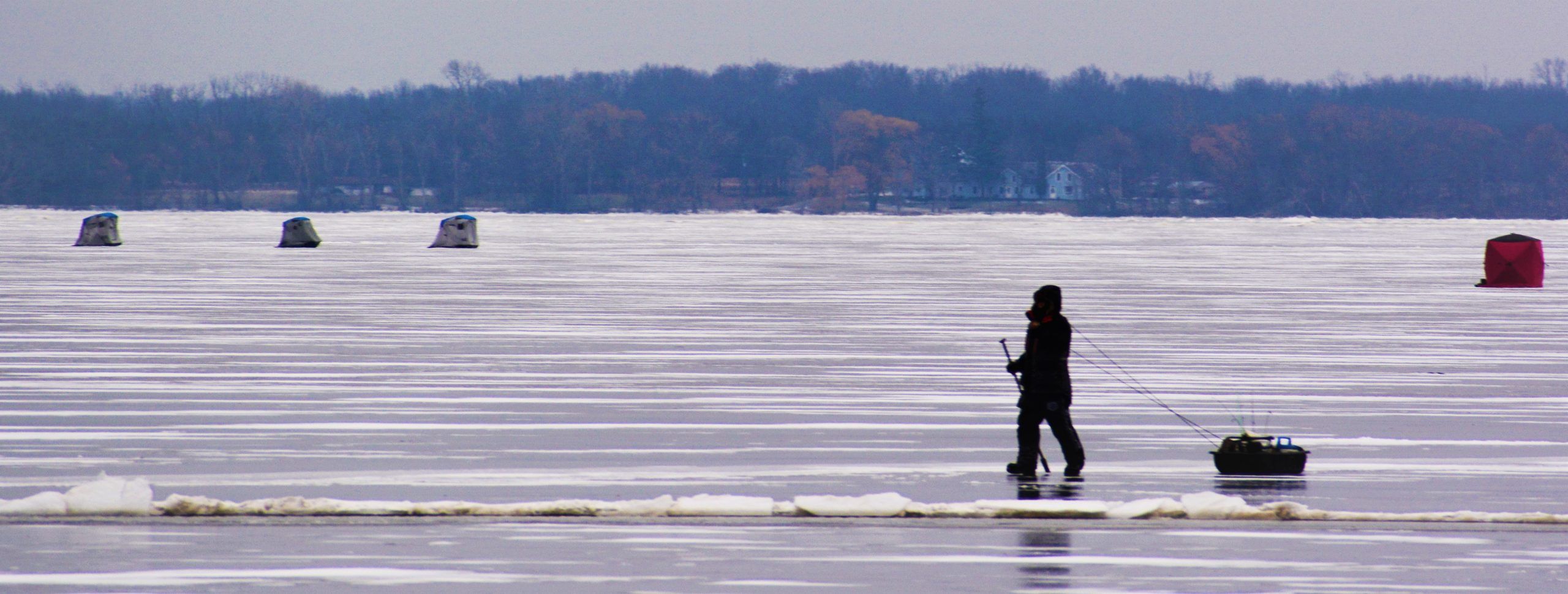 Ontario ice fishing anglers reminded to remove huts as season
