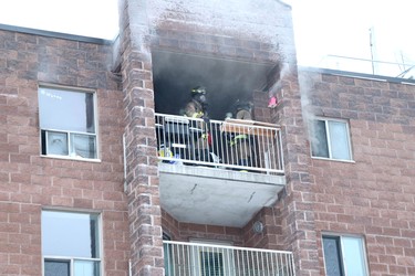 Fire at sixth-floor apartment at 77 Allard St., in Sault Ste. Marie, Ont., on Friday, Jan. 21, 2022.(BRIAN KELLY/THE SAULT STAR/POSTMEDIA NETWORK)