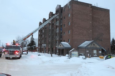 Fire at sixth-floor apartment at 77 Allard St., in Sault Ste. Marie, Ont., on Friday, Jan. 21, 2022.(BRIAN KELLY/THE SAULT STAR/POSTMEDIA NETWORK)