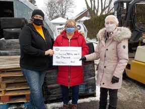 Cheryl Bridge, Bruce County 4H, Sandra Macdonald and Betty Jean White, Bervie WI. photo by Ellen Waye.