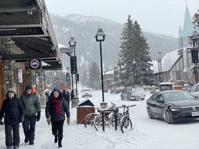 Pedestrians walk along Banff save in -17 below on Jan.3, 2022. Banff officials have cautioned visitors and residents to be mindful amid recent case surges. Marie Conboy/Postmedia Network