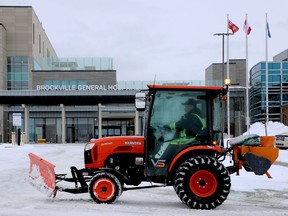 Steven Mayor, of V.S. Landscape Group, clears the snow in front of Brockville General Hospital on Sunday afternoon, Jan. 2, 2022. (RONALD ZAJAC/The Recorder and Times)