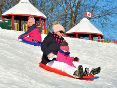 Candice Coady and her daughters McKenna and Madison traveled quite a few times up and down the slopes of Lamoureux Park on Monday January 3, 2022 in Cornwall, Ont. Francis Racine/Cornwall Standard-Freeholder/Postmedia Network