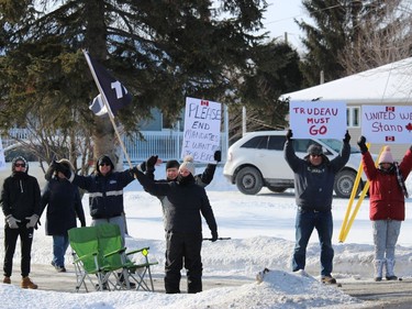 Convoy supporters on Headline Road. Photo on Saturday, January 29, 2022, in Cornwall, Ontario.Todd Hambleton/Standard-Freeholder/Postmedia Network
