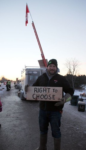 Jordan Hartwig put his seat on Highway 17 between Highway 41 and B-Line Road on January 28 to attend the Freedom Convoy.  He also served hot chocolate, coffee and food from his trailer.